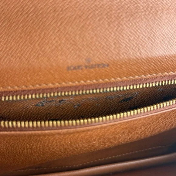Louis Vuitton Brown and Gold Monogram Métis Authentic.